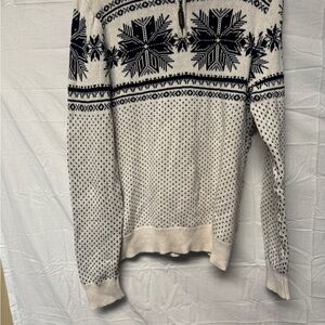 Aspen brand quarter-zip pullover with a fair isle snowflake pattern. Size Large